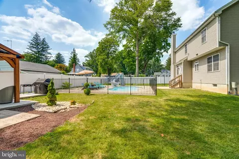 Exterior - 551 Hinckle Ave, Ewing, NJ 08628 photo 10 of 12