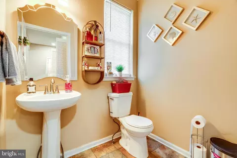 Entry Way - 551 Hinckle Ave, Ewing, NJ 08628 photo 5 of 8