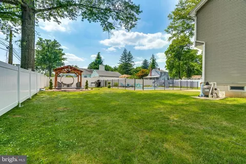 Exterior - 551 Hinckle Ave, Ewing, NJ 08628 photo 9 of 12