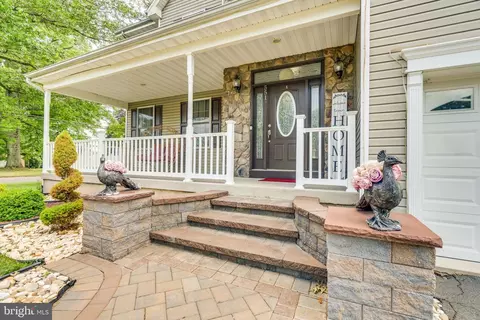 Exterior - 551 Hinckle Ave, Ewing, NJ 08628 photo 4 of 12