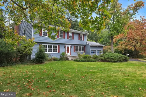 43 Philip Dr, Princeton, NJ 08540