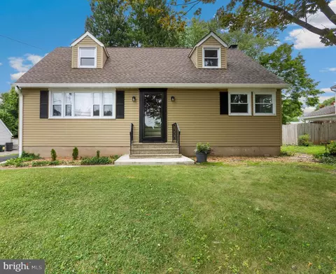 118 Susan Dr, Ewing, NJ 08638
