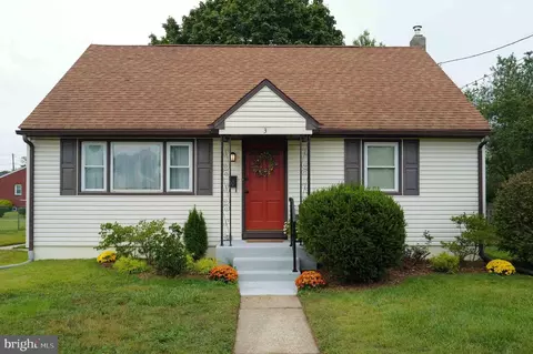 3 Alton Rd, Hamilton, NJ 08619