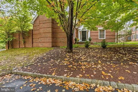 10 Governors Ln, Princeton, NJ 08540