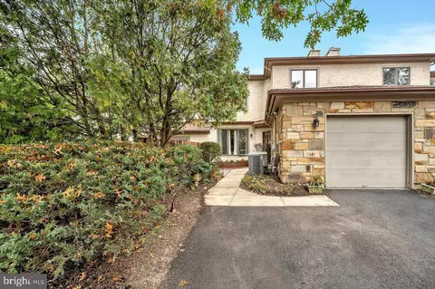 7 Jackie Dr, Lawrenceville, NJ 08648