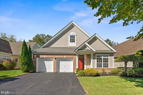 80 Honeyflower La, West Windsor, NJ 08550