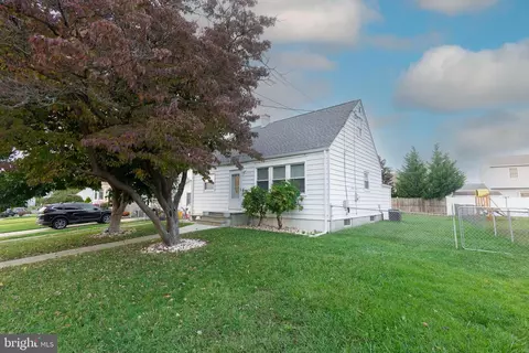 23 Falmouth Rd, Hamilton, NJ 08620