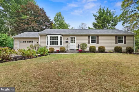 78 Taylor Ter, Hopewell, NJ 08525