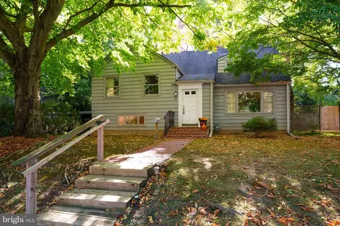 53 Wheatsheaf Ln, Princeton, NJ 08540