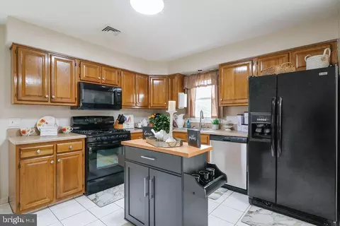 102 W Taylor Ave, Hamilton, NJ 08610