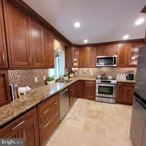 24 Metekunk, Ewing, NJ 08638 photo 8