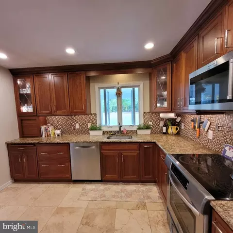 24 Metekunk, Ewing, NJ 08638 photo 6