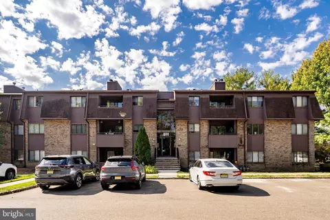 832 Woodmill Dr, East Windsor, NJ 08512