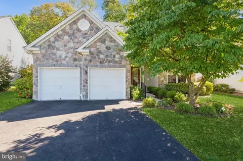 43 Lexington Dr, Pennington, NJ 08534