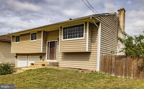 892 Estates Blvd, Hamilton, NJ 08690