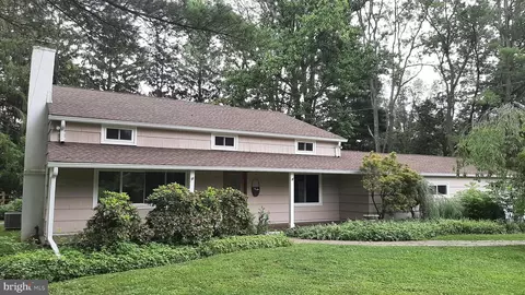 6 N Elm St, Hopewell, NJ 08525