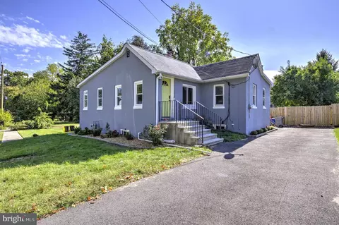 217 Dancer Dr, Hamilton, NJ 08610