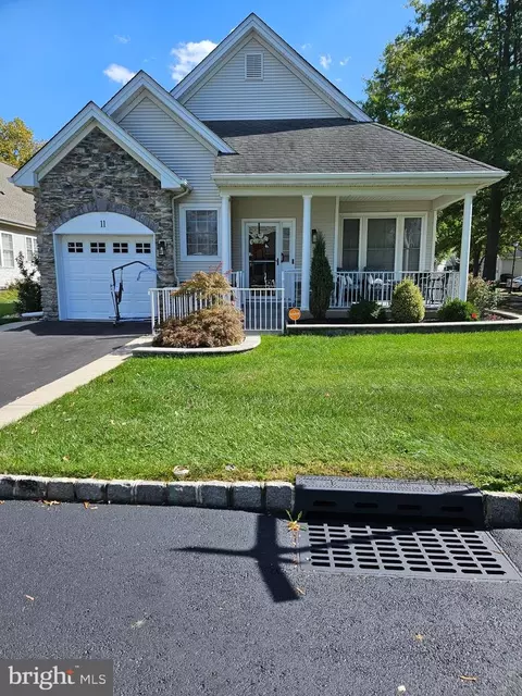 11 Wren Ln, Hamilton, NJ 08690