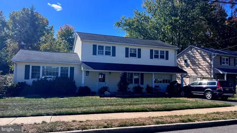 31 Colonial Lake Dr, Lawrence, NJ 08648