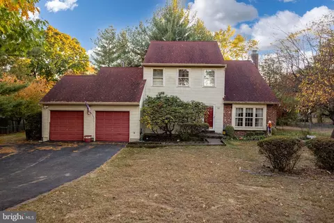 92 Willis Dr, Ewing, NJ 08628