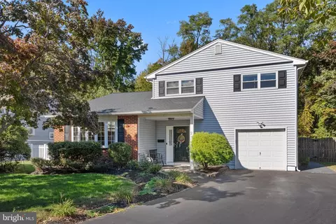 2 Peabody La, Hamilton, NJ 08619