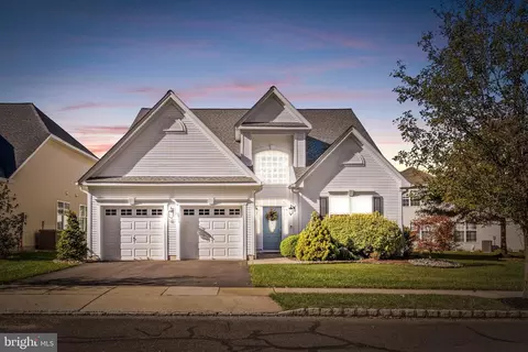 4 Monaco Dr, Hamilton, NJ 08691