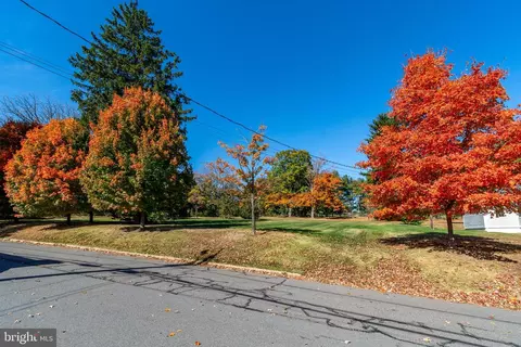 70 Hart Ave, Hopewell, NJ 08525