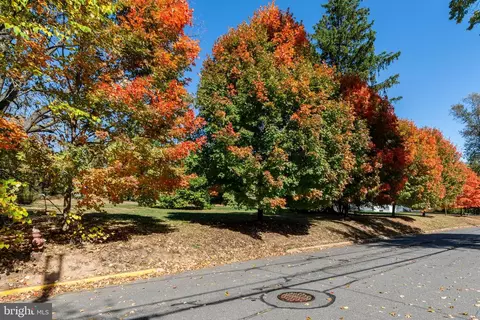 72 Hart Ave, Hopewell, NJ 08525
