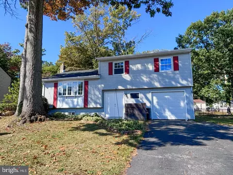 31 Tanglewood Dr, Hamilton, NJ 08619