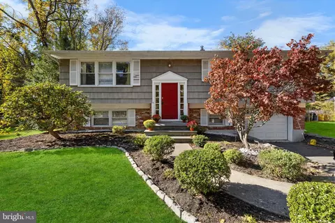 230 Hendrickson Dr, Princeton Junction, NJ 08550