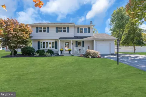 21 Cherry Brook Ln, East Windsor, NJ 08520