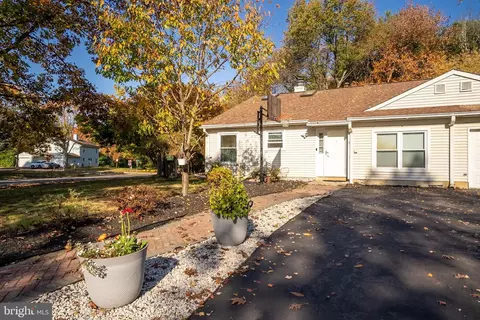 3 Wyndmoor Dr, East Windsor, NJ 08520