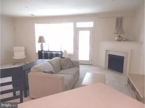 215 Masterson Ct, Ewing, NJ 08618 photo 4