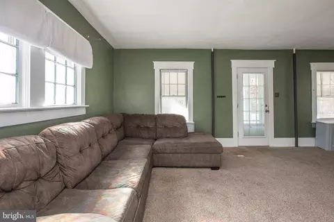 Living - 810 Klockner Rd, Hamilton, NJ 08619 photo 7 of 12