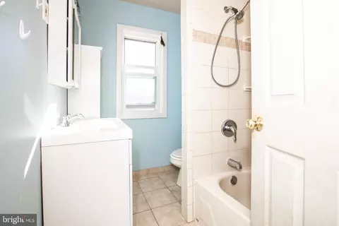 Entry Way - 810 Klockner Rd, Hamilton, NJ 08619 photo 7 of 9