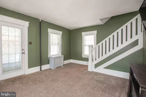 Living - 810 Klockner Rd, Hamilton, NJ 08619 photo 4 of 12