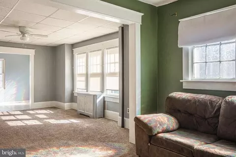 Living - 810 Klockner Rd, Hamilton, NJ 08619 photo 1 of 12