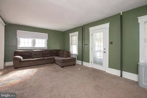 Living - 810 Klockner Rd, Hamilton, NJ 08619 photo 6 of 12