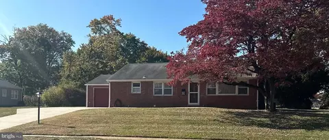 6 Village Dr W, Hamilton, NJ 08620