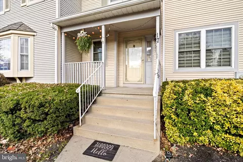 17 Stanwyck Ct, Robbinsville, NJ 08691