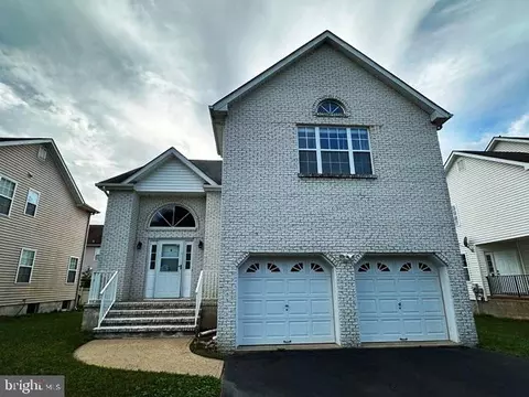 5 Yorkshire Vlg, Lawrence Township, NJ 08648