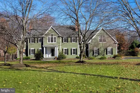 12 Chase Hollow Rd, Hopewell, NJ 08525
