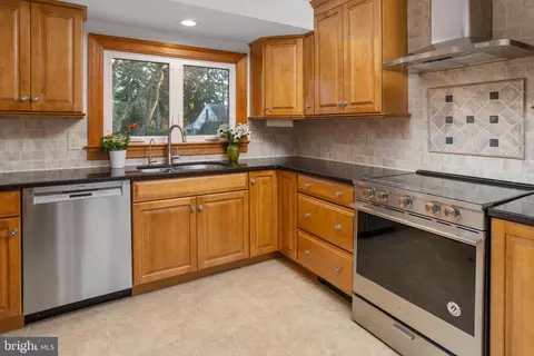 Kitchen - 15 Perry Dr, Ewing, NJ 08628 photo 3 of 3
