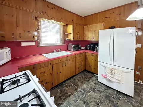 Kitchen - 165 Homecrest Ave, Trenton, NJ 08638 photo 2 of 2