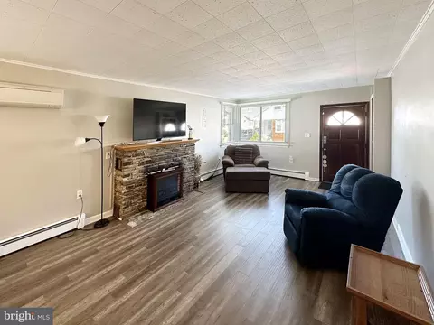 Living - 165 Homecrest Ave, Trenton, NJ 08638 photo 1 of 2