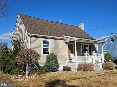 8 Forman Dr, Hamilton, NJ 08690
