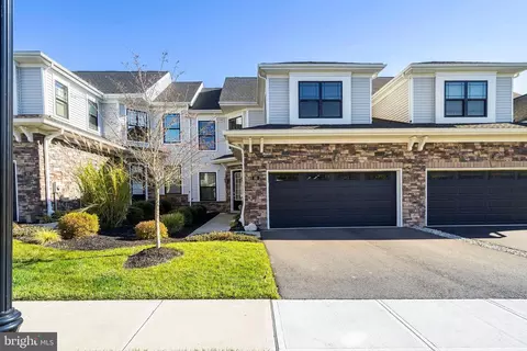 40 Dogleg Ln, Lawrence Township, NJ 08648