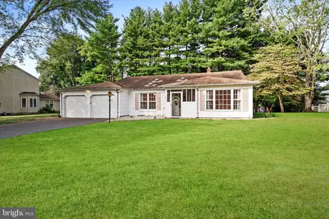 835 Hughes Dr, Hamilton, NJ 08690
