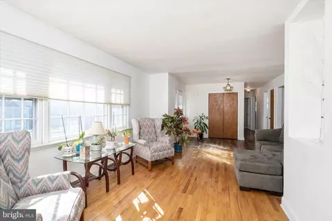 Entry Way - 42 Willis Dr, Ewing, NJ 08628 photo 2 of 5
