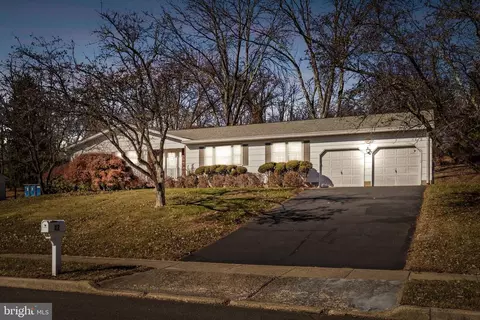 42 Willis Dr, Ewing, NJ 08628